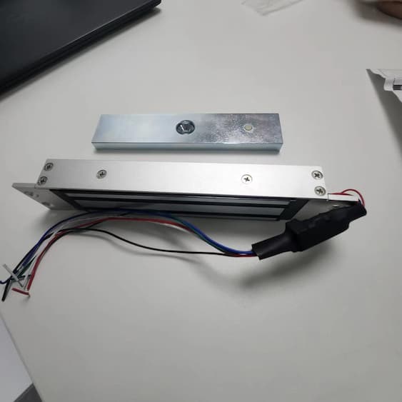 Key Solutions in Door Interlocks and Viewing Panels for Cleanroom Integrity